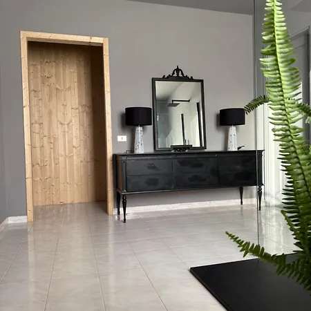 Jr Apuania Apartman Massa